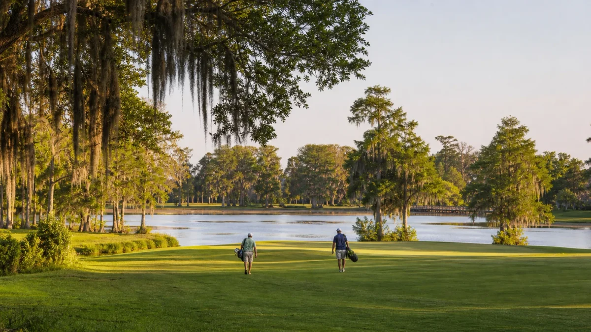 Golfspelare på TPC Louisiana under Zurich Classic of New Orleans